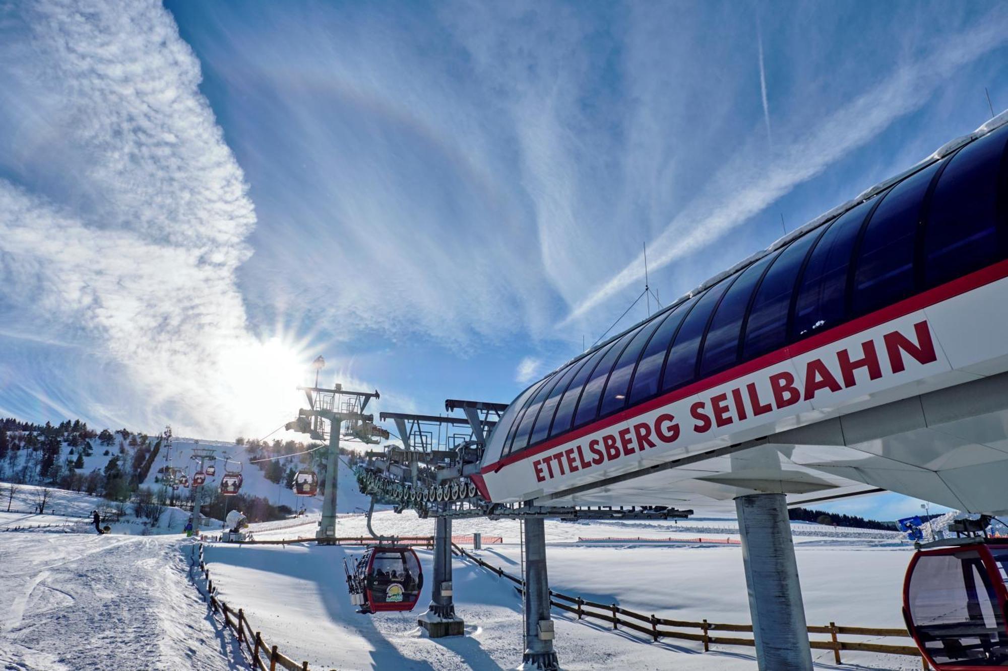 Hotel & Ferienappartements Edelweiss Willingen  Bagian luar foto