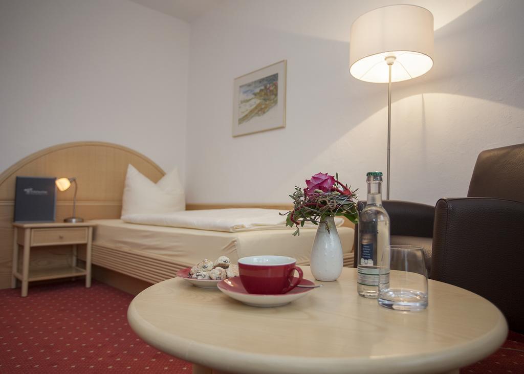 Hotel & Ferienappartements Edelweiss Willingen  Bagian luar foto