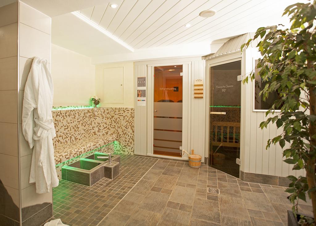 Hotel & Ferienappartements Edelweiss Willingen  Bagian luar foto