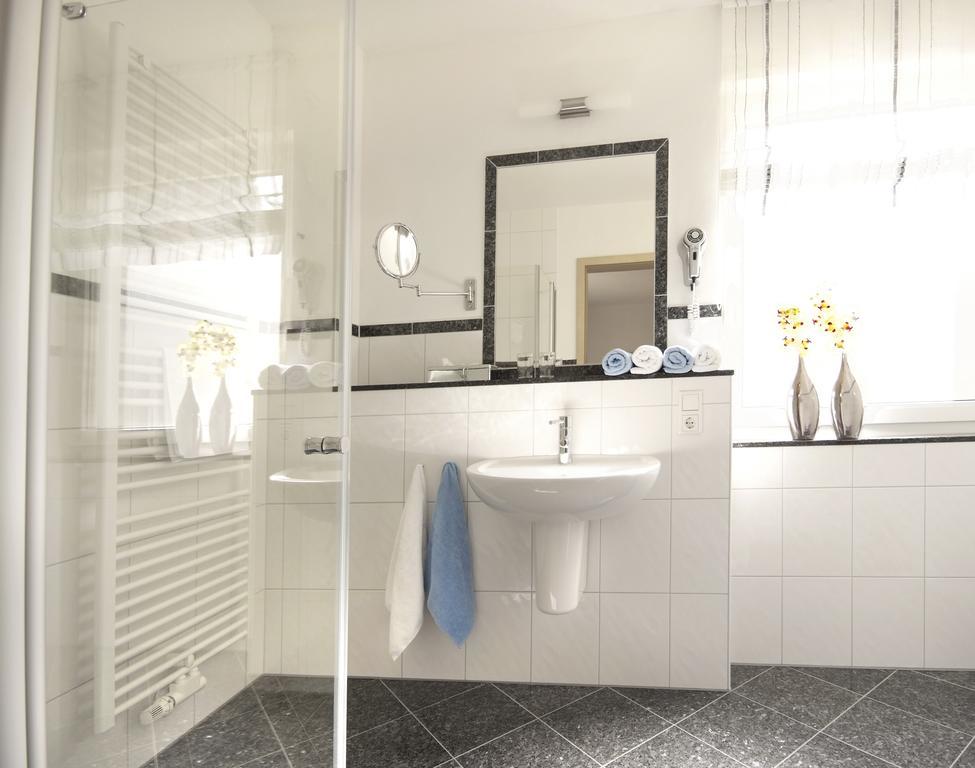 Hotel & Ferienappartements Edelweiss Willingen  Bagian luar foto